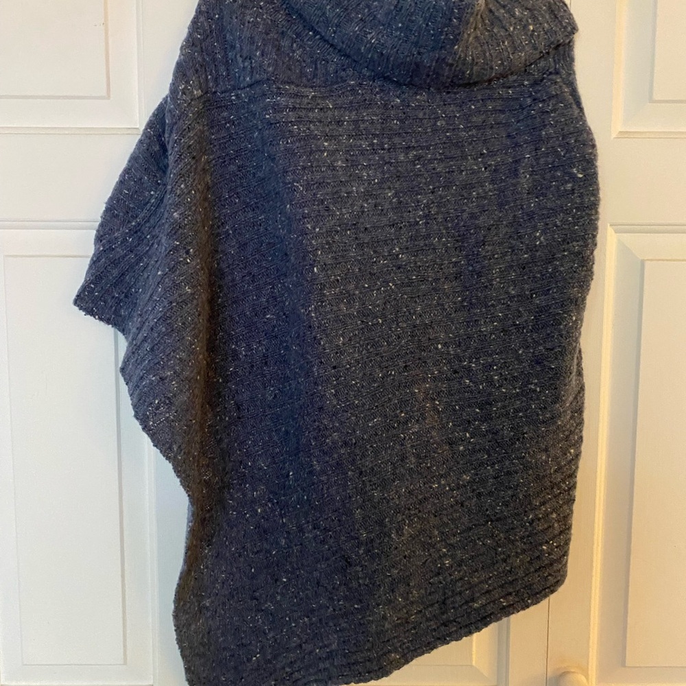 Blarney Woolen Mills Blue Flecked Turtleneck Poncho Made in Ireland 100% Wool